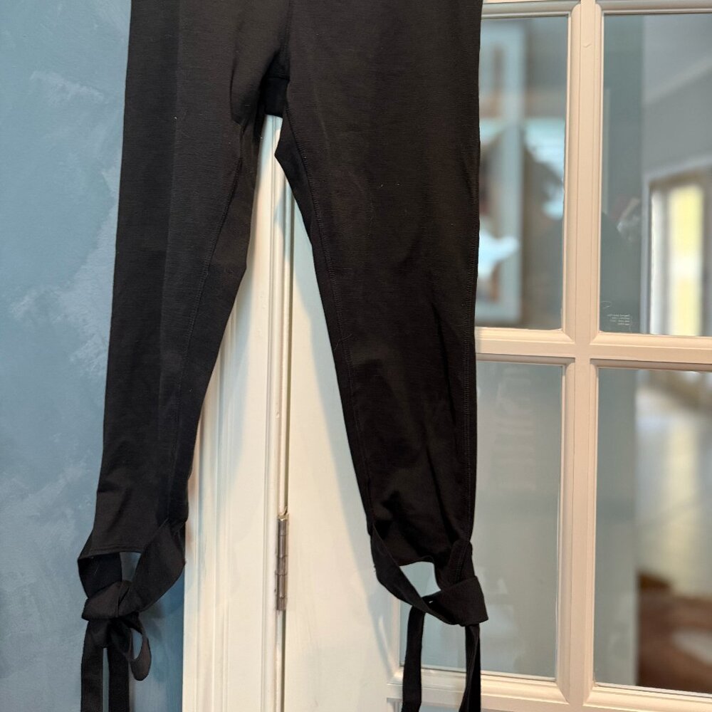 Manduka Black Flux Ballet Lace Up Tie Ankles Crop Yoga Leggings Size M